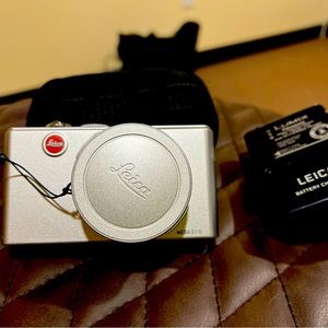 The Leica D-LUX 2 camera